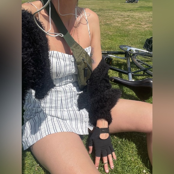 Meet your Posher! - Picture 5 of 5